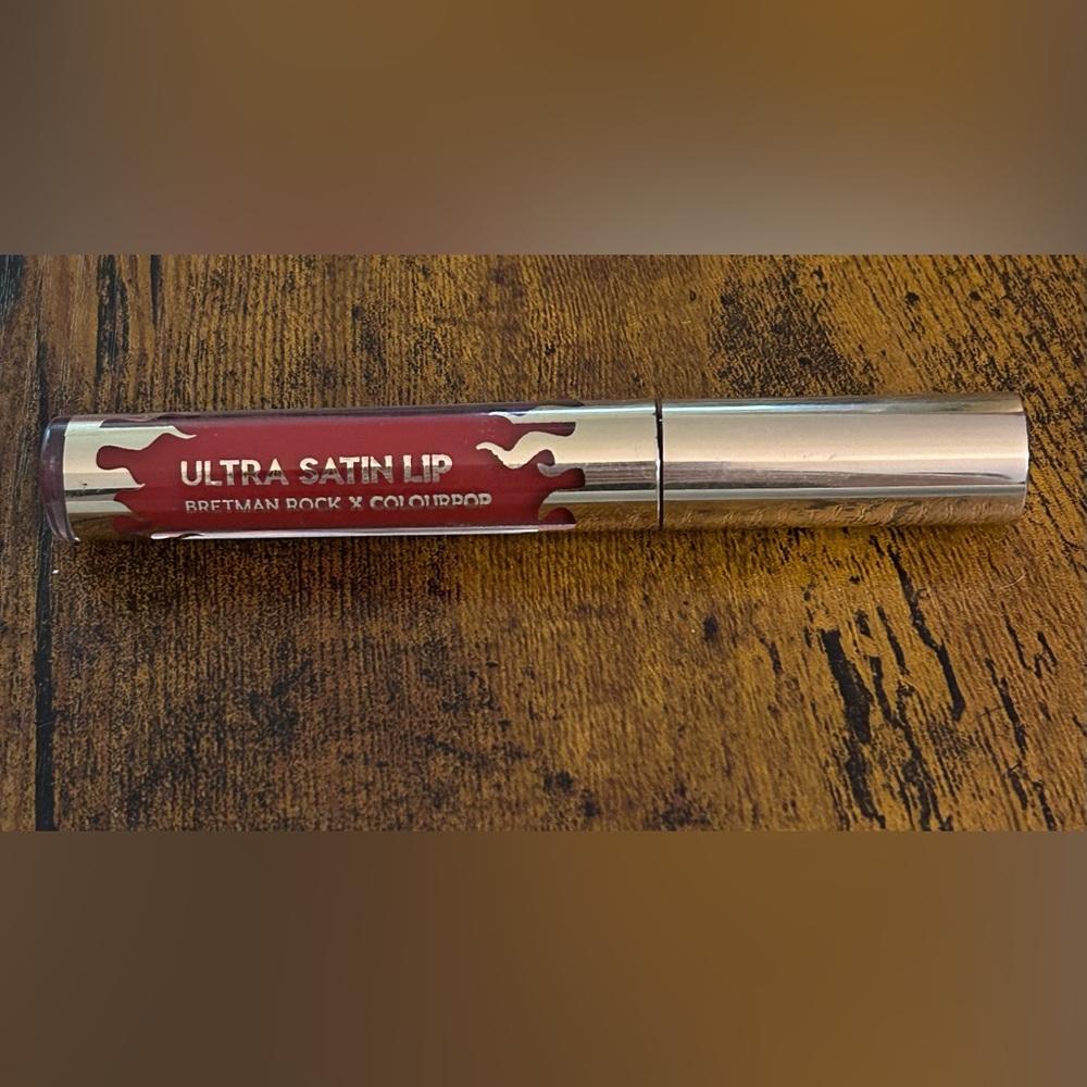 Ultra Satin Lip Liquid Lipstick - Deep Red - Picture 2 of 4
